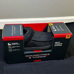 Roundtree & Yorke Men's Black Slip-On Loafers